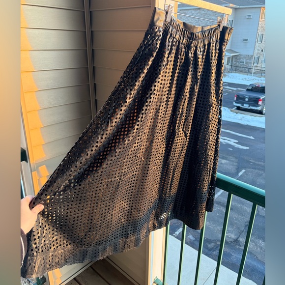 🆕 By Nancy New York Black Faux Leather Perforated Midi Skirt XXL Elastic Waist - Picture 8 of 17